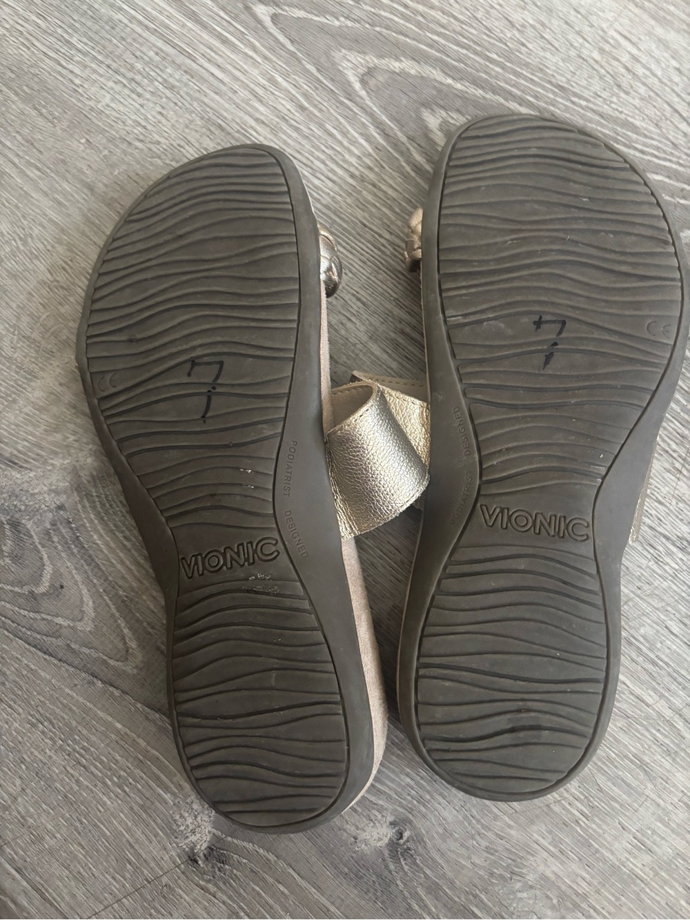 Vionic sandals size 8 - Picture 3 of 5